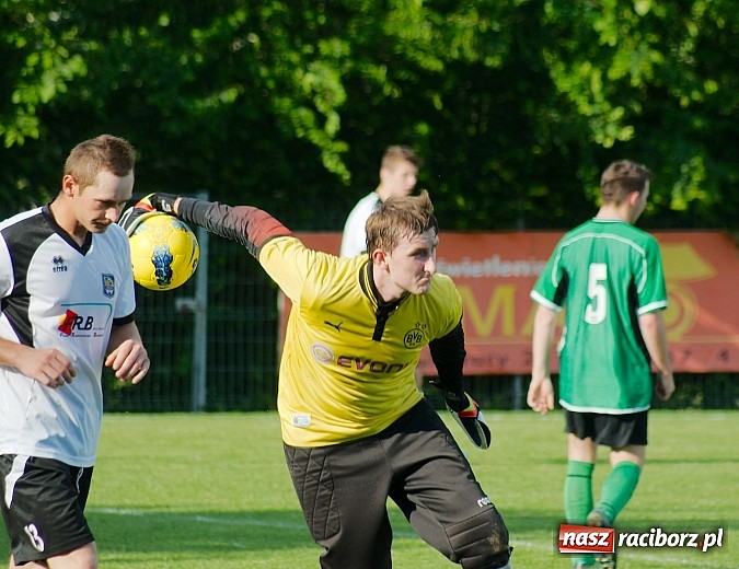 Zdjęcie w galerii na portalu naszraciborz.pl: Nawet Święty Piotr nie pomógł Ocicom. Bez goli przy Tuwima wiadomości z regionu