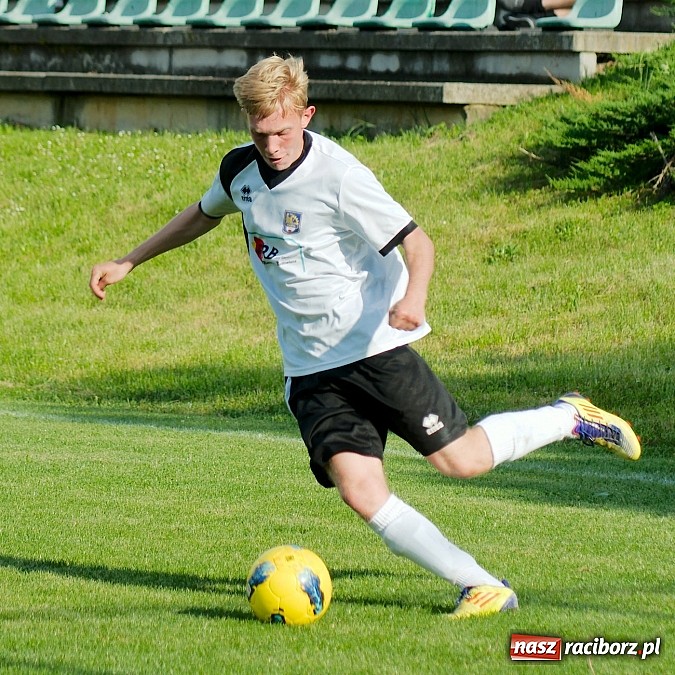 Zdjęcie w galerii na portalu naszraciborz.pl: Nawet Święty Piotr nie pomógł Ocicom. Bez goli przy Tuwima wiadomości z regionu