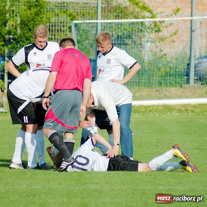 Zdjęcie w galerii na portalu naszraciborz.pl: Nawet Święty Piotr nie pomógł Ocicom. Bez goli przy Tuwima wiadomości z regionu
