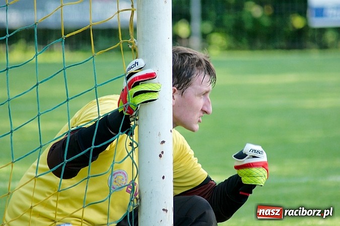 Zdjęcie w galerii na portalu naszraciborz.pl: Nawet Święty Piotr nie pomógł Ocicom. Bez goli przy Tuwima wiadomości z regionu