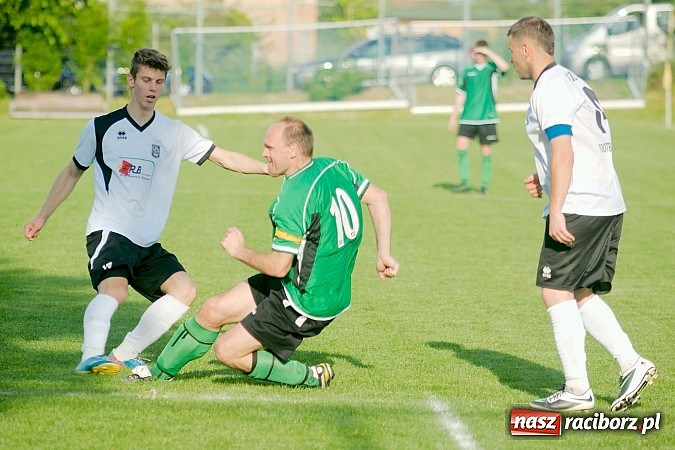 Zdjęcie w galerii na portalu naszraciborz.pl: Nawet Święty Piotr nie pomógł Ocicom. Bez goli przy Tuwima wiadomości z regionu