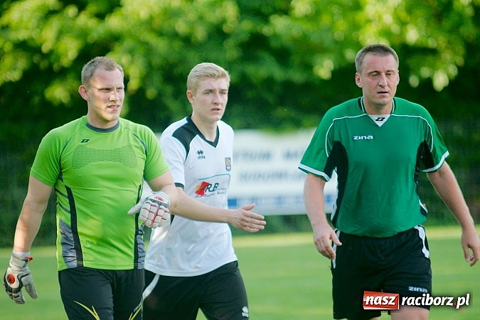 Zdjęcie w galerii na portalu naszraciborz.pl: Nawet Święty Piotr nie pomógł Ocicom. Bez goli przy Tuwima wiadomości z regionu