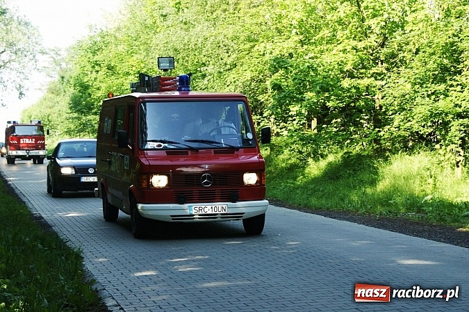 Zdjęcie w galerii na portalu naszraciborz.pl: Druhowie z gminy Pietrowice Wielkie pielgrzymowali wczoraj do św. Krzyża wiadomości z regionu
