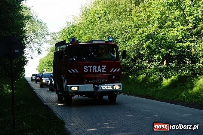 Zdjęcie w galerii na portalu naszraciborz.pl: Druhowie z gminy Pietrowice Wielkie pielgrzymowali wczoraj do św. Krzyża wiadomości z regionu
