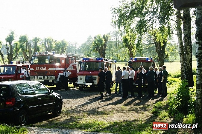 Zdjęcie w galerii na portalu naszraciborz.pl: Druhowie z gminy Pietrowice Wielkie pielgrzymowali wczoraj do św. Krzyża wiadomości z regionu