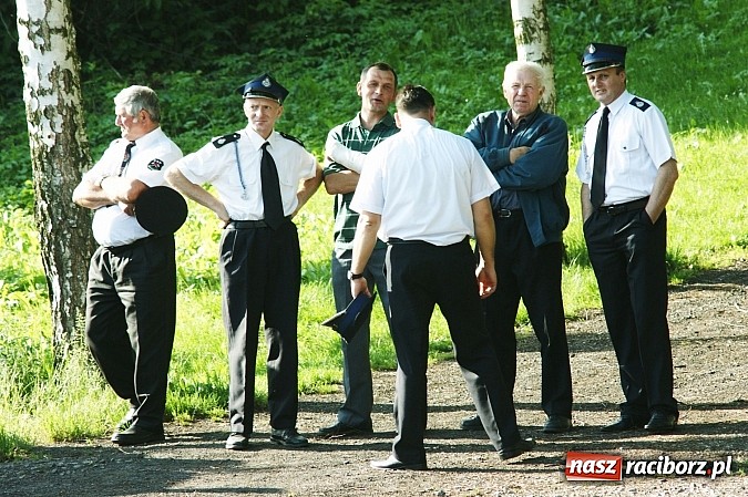 Zdjęcie w galerii na portalu naszraciborz.pl: Druhowie z gminy Pietrowice Wielkie pielgrzymowali wczoraj do św. Krzyża wiadomości z regionu