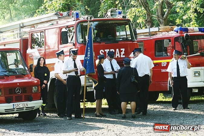 Zdjęcie w galerii na portalu naszraciborz.pl: Druhowie z gminy Pietrowice Wielkie pielgrzymowali wczoraj do św. Krzyża wiadomości z regionu