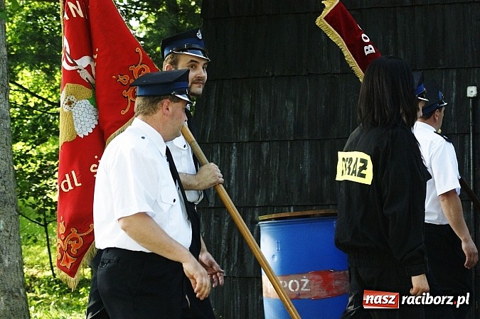 Zdjęcie w galerii na portalu naszraciborz.pl: Druhowie z gminy Pietrowice Wielkie pielgrzymowali wczoraj do św. Krzyża wiadomości z regionu