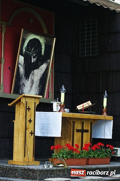 Zdjęcie w galerii na portalu naszraciborz.pl: Druhowie z gminy Pietrowice Wielkie pielgrzymowali wczoraj do św. Krzyża wiadomości z regionu
