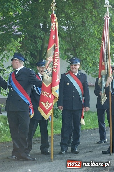 Zdjęcie w galerii na portalu naszraciborz.pl: Druhowie z gminy Pietrowice Wielkie pielgrzymowali wczoraj do św. Krzyża wiadomości z regionu