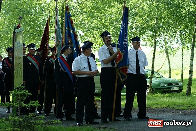 Zdjęcie w galerii na portalu naszraciborz.pl: Druhowie z gminy Pietrowice Wielkie pielgrzymowali wczoraj do św. Krzyża wiadomości z regionu