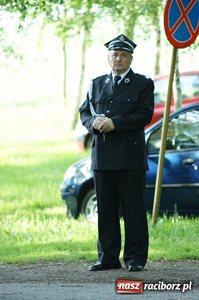 Zdjęcie w galerii na portalu naszraciborz.pl: Druhowie z gminy Pietrowice Wielkie pielgrzymowali wczoraj do św. Krzyża wiadomości z regionu