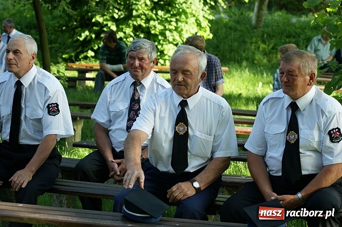 Zdjęcie w galerii na portalu naszraciborz.pl: Druhowie z gminy Pietrowice Wielkie pielgrzymowali wczoraj do św. Krzyża wiadomości z regionu