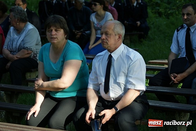 Zdjęcie w galerii na portalu naszraciborz.pl: Druhowie z gminy Pietrowice Wielkie pielgrzymowali wczoraj do św. Krzyża wiadomości z regionu