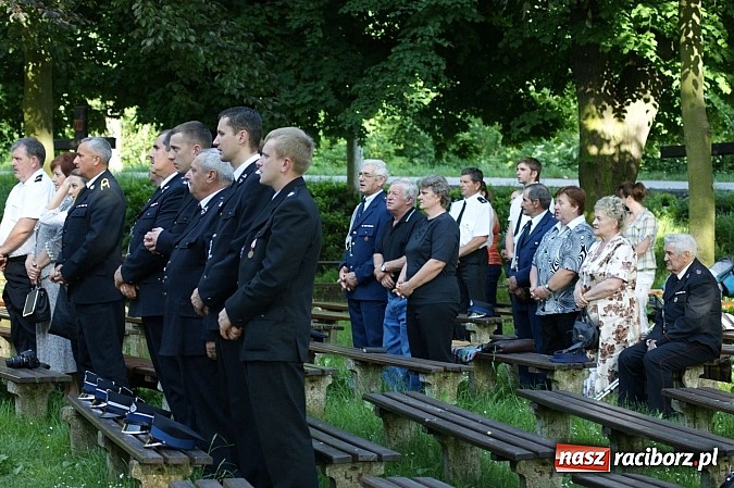 Zdjęcie w galerii na portalu naszraciborz.pl: Druhowie z gminy Pietrowice Wielkie pielgrzymowali wczoraj do św. Krzyża wiadomości z regionu
