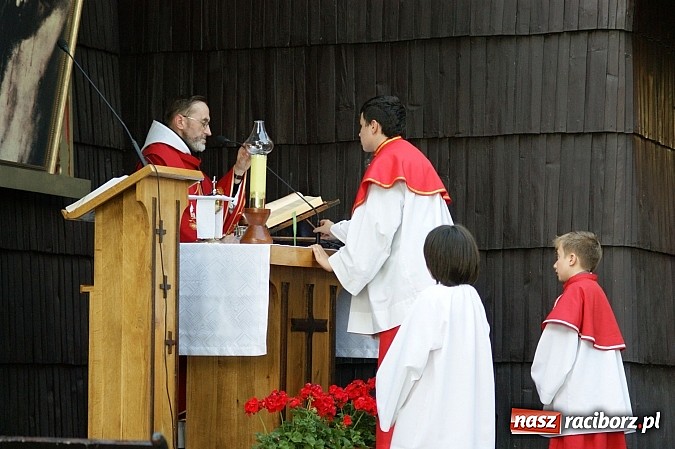 Zdjęcie w galerii na portalu naszraciborz.pl: Druhowie z gminy Pietrowice Wielkie pielgrzymowali wczoraj do św. Krzyża wiadomości z regionu