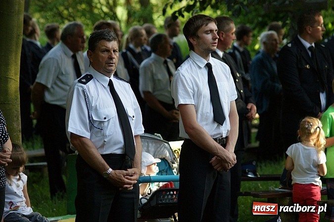 Zdjęcie w galerii na portalu naszraciborz.pl: Druhowie z gminy Pietrowice Wielkie pielgrzymowali wczoraj do św. Krzyża wiadomości z regionu