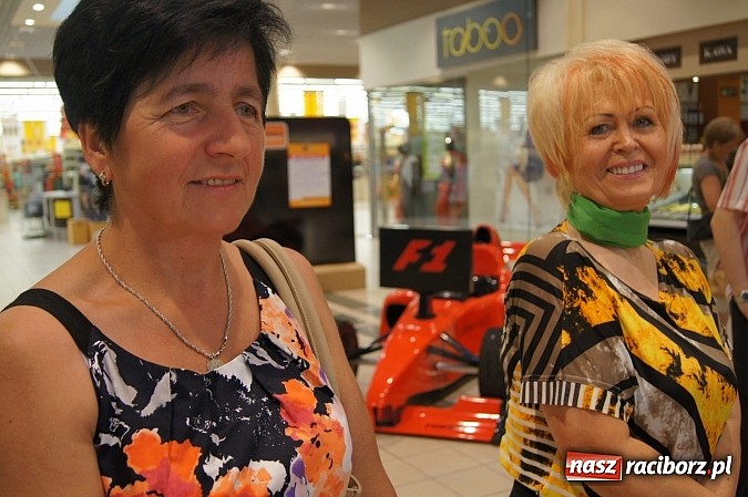 Zdjęcie w galerii na portalu naszraciborz.pl: Wzruszający Dzień Matki dzięki RCK w Auchan  wiadomości z regionu