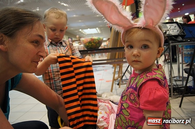 Zdjęcie w galerii na portalu naszraciborz.pl: Wzruszający Dzień Matki dzięki RCK w Auchan  wiadomości z regionu