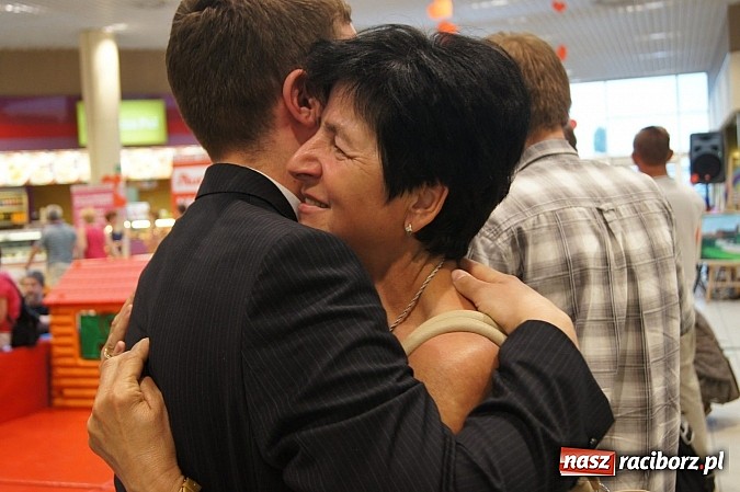 Zdjęcie w galerii na portalu naszraciborz.pl: Wzruszający Dzień Matki dzięki RCK w Auchan  wiadomości z regionu