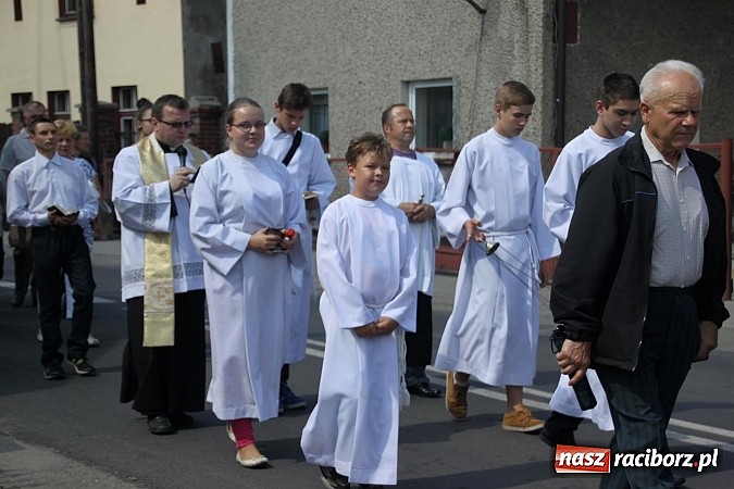 Zdjęcie w galerii na portalu naszraciborz.pl: W Wojnowicach szli do krzyża wiadomości z regionu