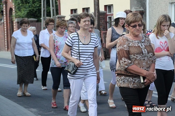 Zdjęcie w galerii na portalu naszraciborz.pl: W Wojnowicach szli do krzyża wiadomości z regionu