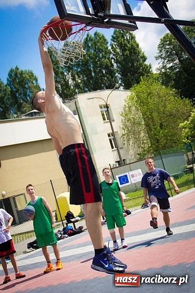 Zdjęcie w galerii na portalu naszraciborz.pl: Jedenaście teamów rywalizowało w streetballa  wiadomości z regionu