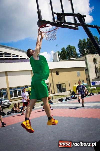 Zdjęcie w galerii na portalu naszraciborz.pl: Jedenaście teamów rywalizowało w streetballa  wiadomości z regionu