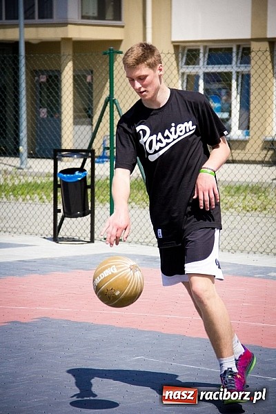 Zdjęcie w galerii na portalu naszraciborz.pl: Jedenaście teamów rywalizowało w streetballa  wiadomości z regionu