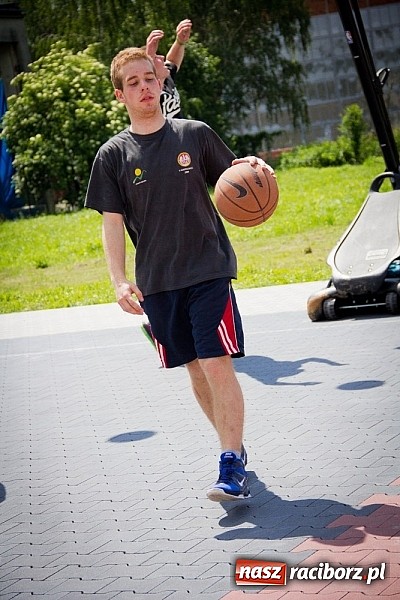 Zdjęcie w galerii na portalu naszraciborz.pl: Jedenaście teamów rywalizowało w streetballa  wiadomości z regionu