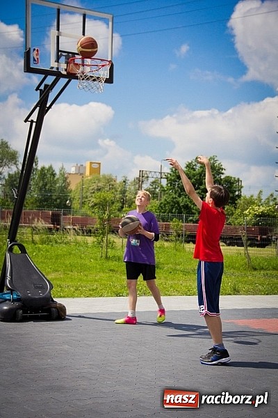 Zdjęcie w galerii na portalu naszraciborz.pl: Jedenaście teamów rywalizowało w streetballa  wiadomości z regionu