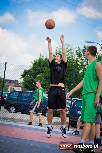 Zdjęcie w galerii na portalu naszraciborz.pl: Jedenaście teamów rywalizowało w streetballa  wiadomości z regionu