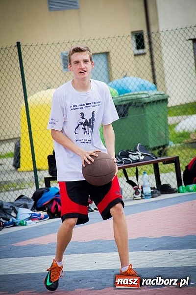 Zdjęcie w galerii na portalu naszraciborz.pl: Jedenaście teamów rywalizowało w streetballa  wiadomości z regionu