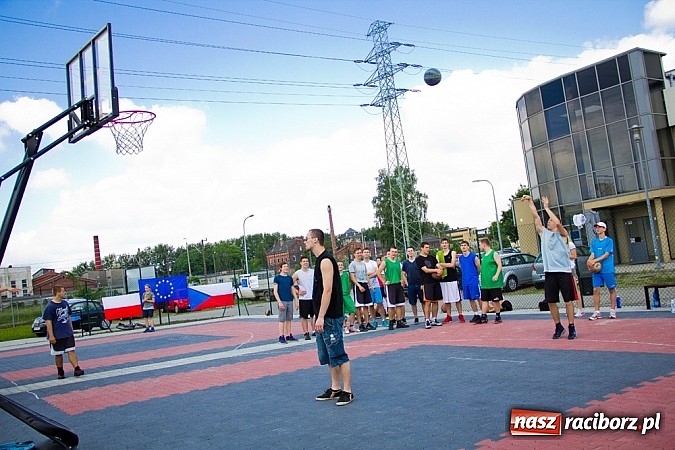 Zdjęcie w galerii na portalu naszraciborz.pl: Jedenaście teamów rywalizowało w streetballa  wiadomości z regionu