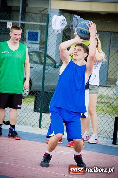 Zdjęcie w galerii na portalu naszraciborz.pl: Jedenaście teamów rywalizowało w streetballa  wiadomości z regionu