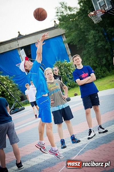 Zdjęcie w galerii na portalu naszraciborz.pl: Jedenaście teamów rywalizowało w streetballa  wiadomości z regionu