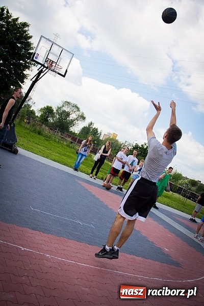 Zdjęcie w galerii na portalu naszraciborz.pl: Jedenaście teamów rywalizowało w streetballa  wiadomości z regionu