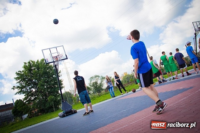 Zdjęcie w galerii na portalu naszraciborz.pl: Jedenaście teamów rywalizowało w streetballa  wiadomości z regionu