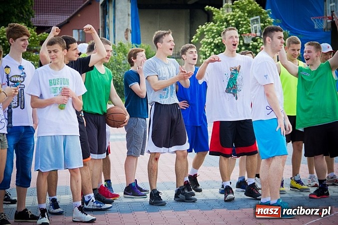 Zdjęcie w galerii na portalu naszraciborz.pl: Jedenaście teamów rywalizowało w streetballa  wiadomości z regionu