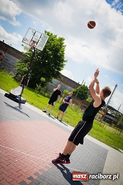 Zdjęcie w galerii na portalu naszraciborz.pl: Jedenaście teamów rywalizowało w streetballa  wiadomości z regionu