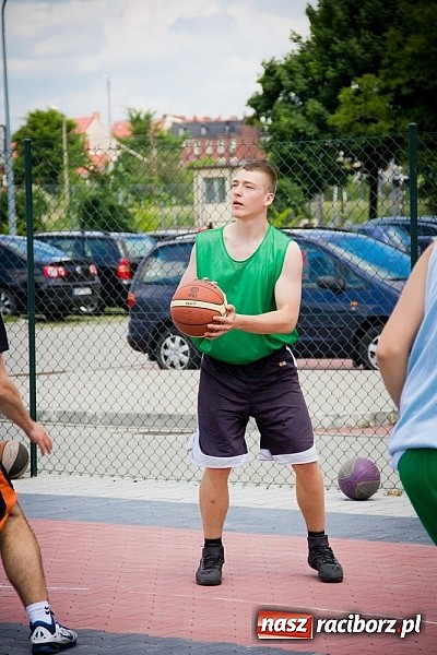 Zdjęcie w galerii na portalu naszraciborz.pl: Jedenaście teamów rywalizowało w streetballa  wiadomości z regionu