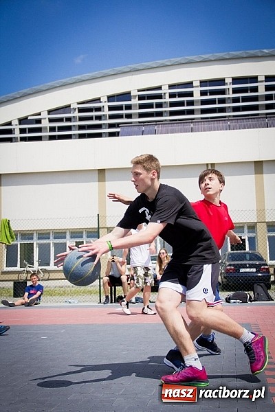 Zdjęcie w galerii na portalu naszraciborz.pl: Jedenaście teamów rywalizowało w streetballa  wiadomości z regionu