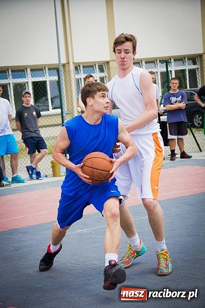 Zdjęcie w galerii na portalu naszraciborz.pl: Jedenaście teamów rywalizowało w streetballa  wiadomości z regionu