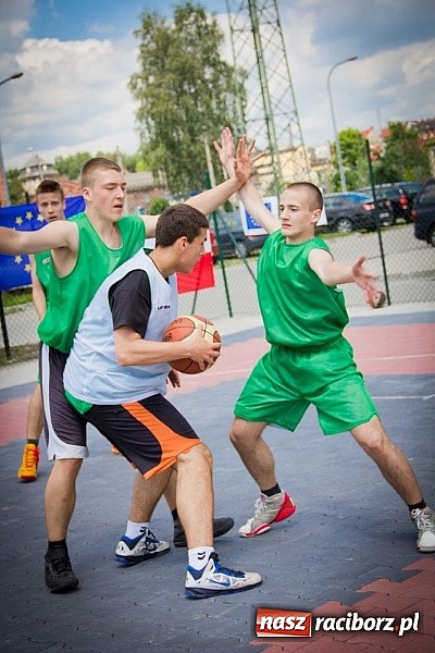 Zdjęcie w galerii na portalu naszraciborz.pl: Jedenaście teamów rywalizowało w streetballa  wiadomości z regionu