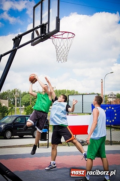 Zdjęcie w galerii na portalu naszraciborz.pl: Jedenaście teamów rywalizowało w streetballa  wiadomości z regionu