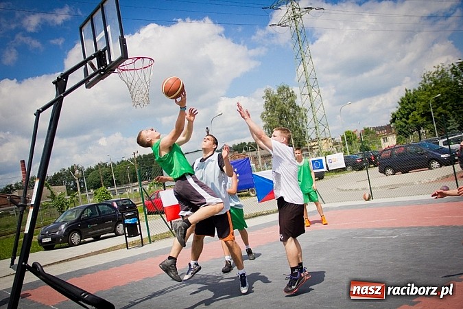 Zdjęcie w galerii na portalu naszraciborz.pl: Jedenaście teamów rywalizowało w streetballa  wiadomości z regionu