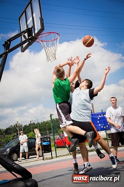 Zdjęcie w galerii na portalu naszraciborz.pl: Jedenaście teamów rywalizowało w streetballa  wiadomości z regionu