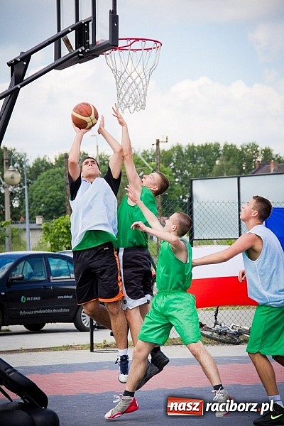 Zdjęcie w galerii na portalu naszraciborz.pl: Jedenaście teamów rywalizowało w streetballa  wiadomości z regionu