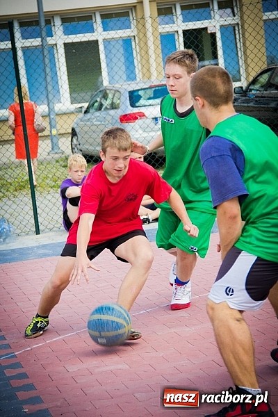 Zdjęcie w galerii na portalu naszraciborz.pl: Jedenaście teamów rywalizowało w streetballa  wiadomości z regionu