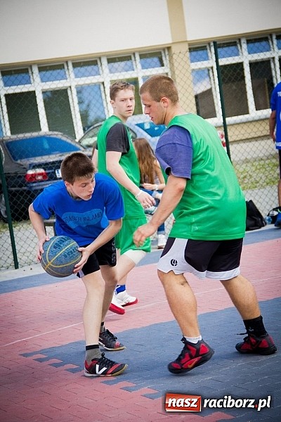 Zdjęcie w galerii na portalu naszraciborz.pl: Jedenaście teamów rywalizowało w streetballa  wiadomości z regionu